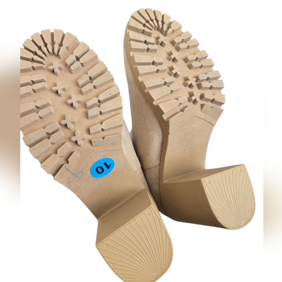 NWT SODA Elegant Tan Suede Ankle Boots Size 10 - Picture 7 of 7